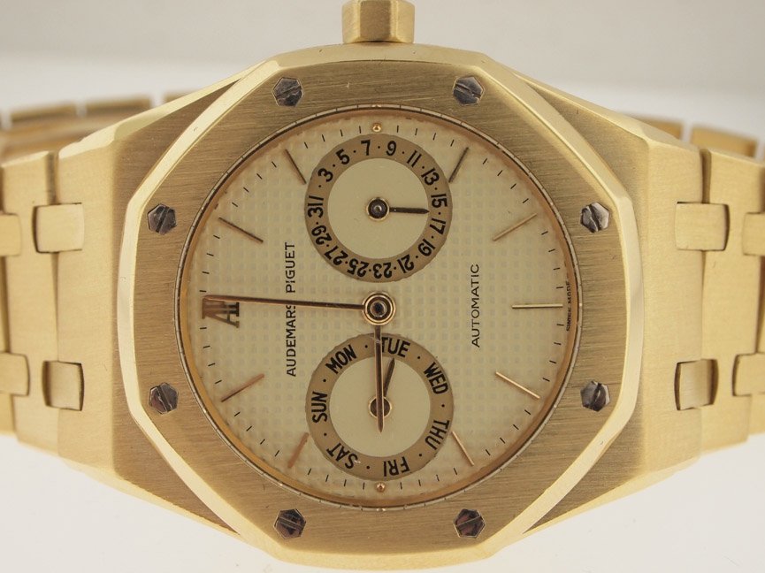 Audemars Piguet Mens 18k Royal Oak Calendar.: Audemars Piguet Mens 18k Royal Oak Calendar. Audemars Piguet, Mens, 18k Gold, Royal Oak, Calendar, Automatic, Deployment Buckle, Swiss Made.
