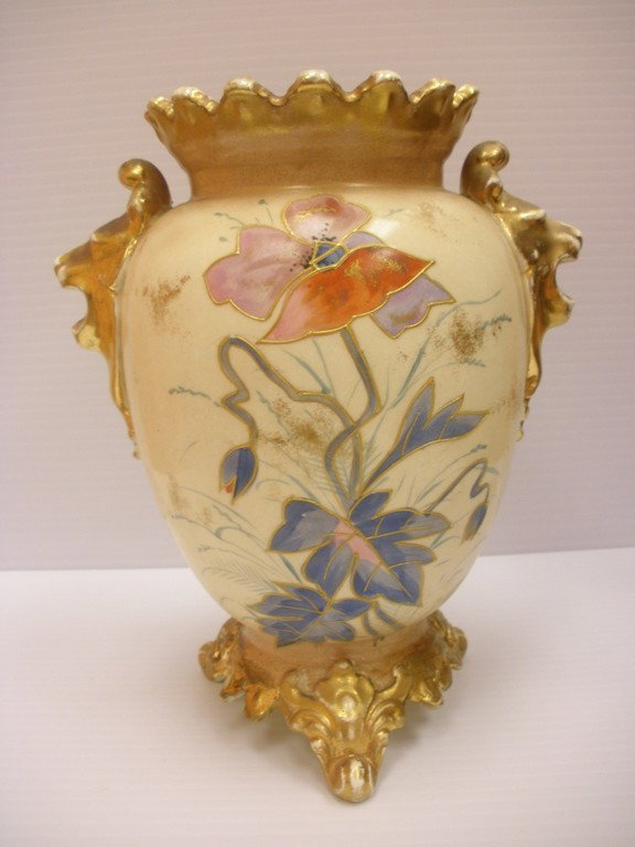ROYAL BONN VASE ART NOUVEAU STYLE: ROYAL BONN VASE ART NOUVEAU STYLE 8.25" H X 7' W