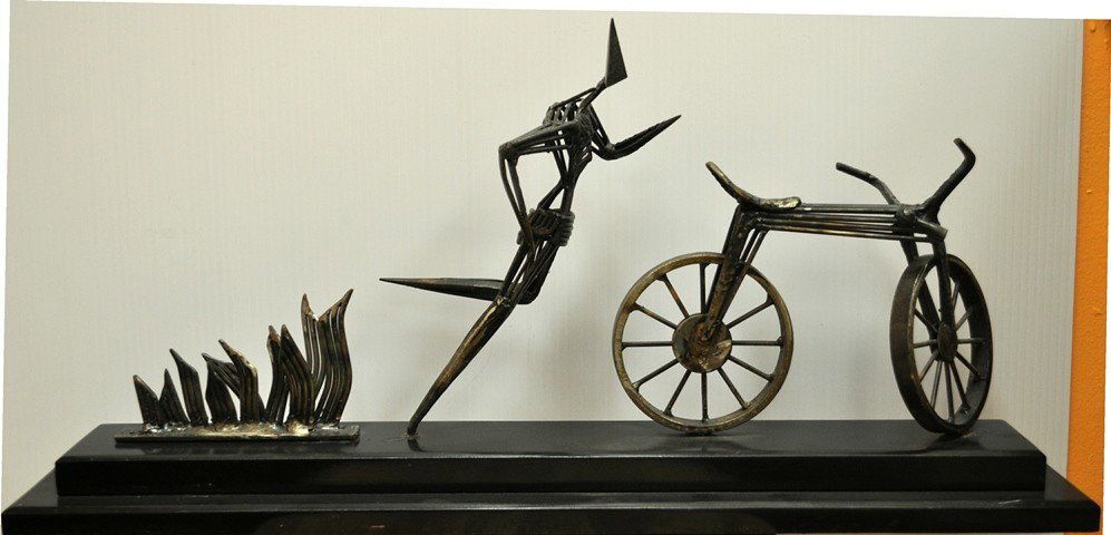 RAFAEL CONSUEGRA CUBAN SCULPTURE: RAFAEL CONSUEGRA CUBAN SCULPTURE ORIGINAL STAINLESS STEEL SCULPTURE ON WOOD "TRIATON' OR TRIATHLON 11" X 4" X23"