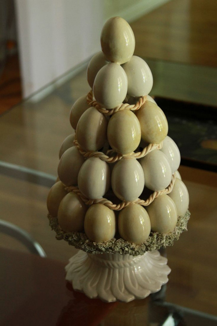 Majolica Egg Statue: Majolica Egg Statue
