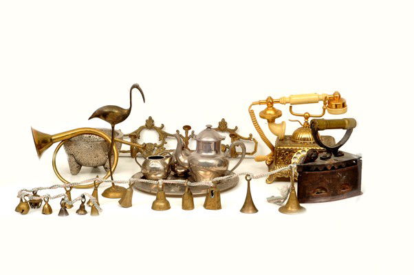 Lot of decorative objects: Metal made. Telephone, antique Iron, "Molcajete", Trumpet, Tea set, towel. 11 pieces in total