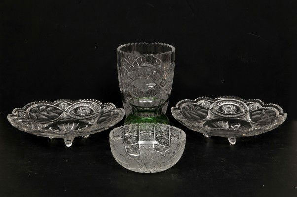 Set of five decorative objects made on glass: a) Vase. Design and cut diamond. Jagged edge. Decoration with geometric motifs. Height: 26 cm. B) baker, cut design, decoration with geometric motifs, 10 x 20 cms. C) vase, faceted design cut, green,