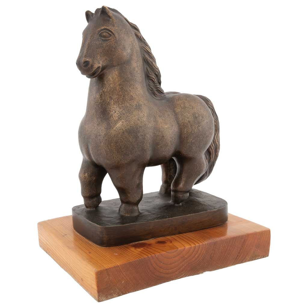 OLIVERIO MART?NEZ(Piedras Negras, Coahuila, 1901 - Ciudad de México, 1938) Sin título: OLIVERIO MART?NEZ(Piedras Negras, Coahuila, 1901 - Ciudad de México, 1938)Sin títuloFirmadaEscultura en bronce en base de maderaCon sello de Fundición Carlos Rojas México.Agradecemos al Sr. Adolfo