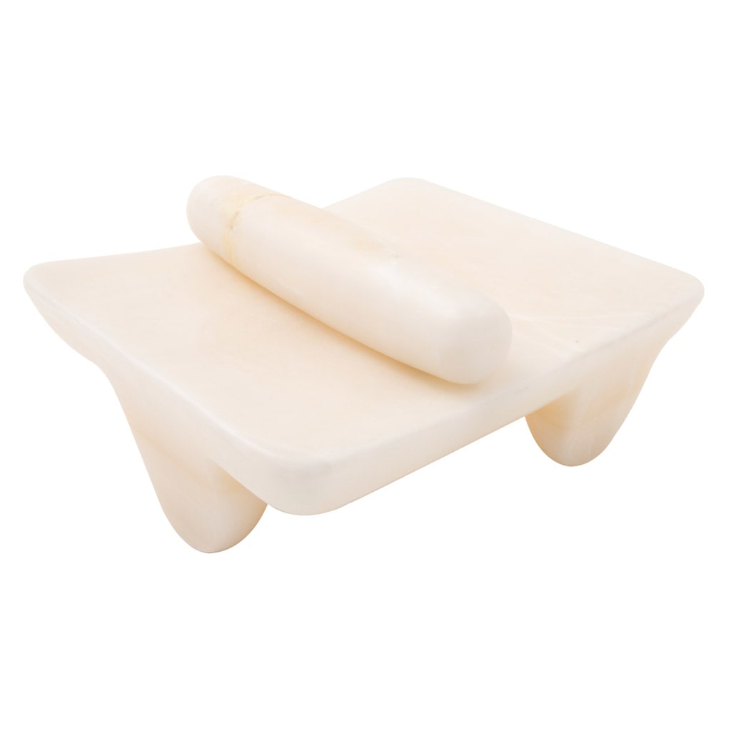 RAYMUNDO SESMA. Metate, ca.1998. Sin firma. Escultura tallada en piedra ónix.14.5 x 34.5 x 30 c: RAYMUNDO SESMA. Metate, ca. 1998. Unsigned. Sculpture carved in onyx stone. 14.5 x 34.5 x 30 cm RAYMUNDO SESMA (San Cristóbal de las Casas, Chiapas, 1954 - ) Metate, ca. 1998 Unsigned Sculpture carve