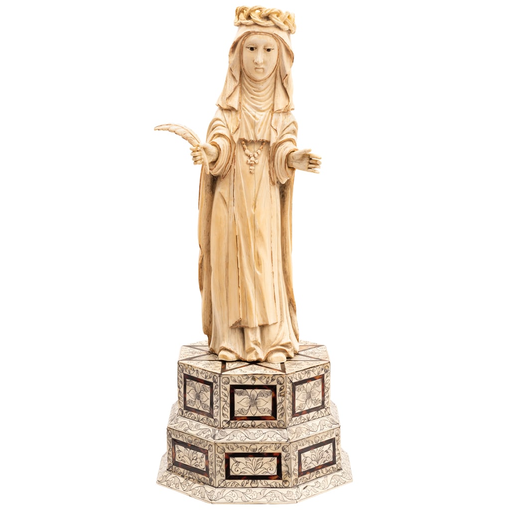 SANTA ROSA DE LIMAORIGEN ASI?TICO, SIGLO XIXTalla en marfil con detalles entintados con peana de (1 of 1)