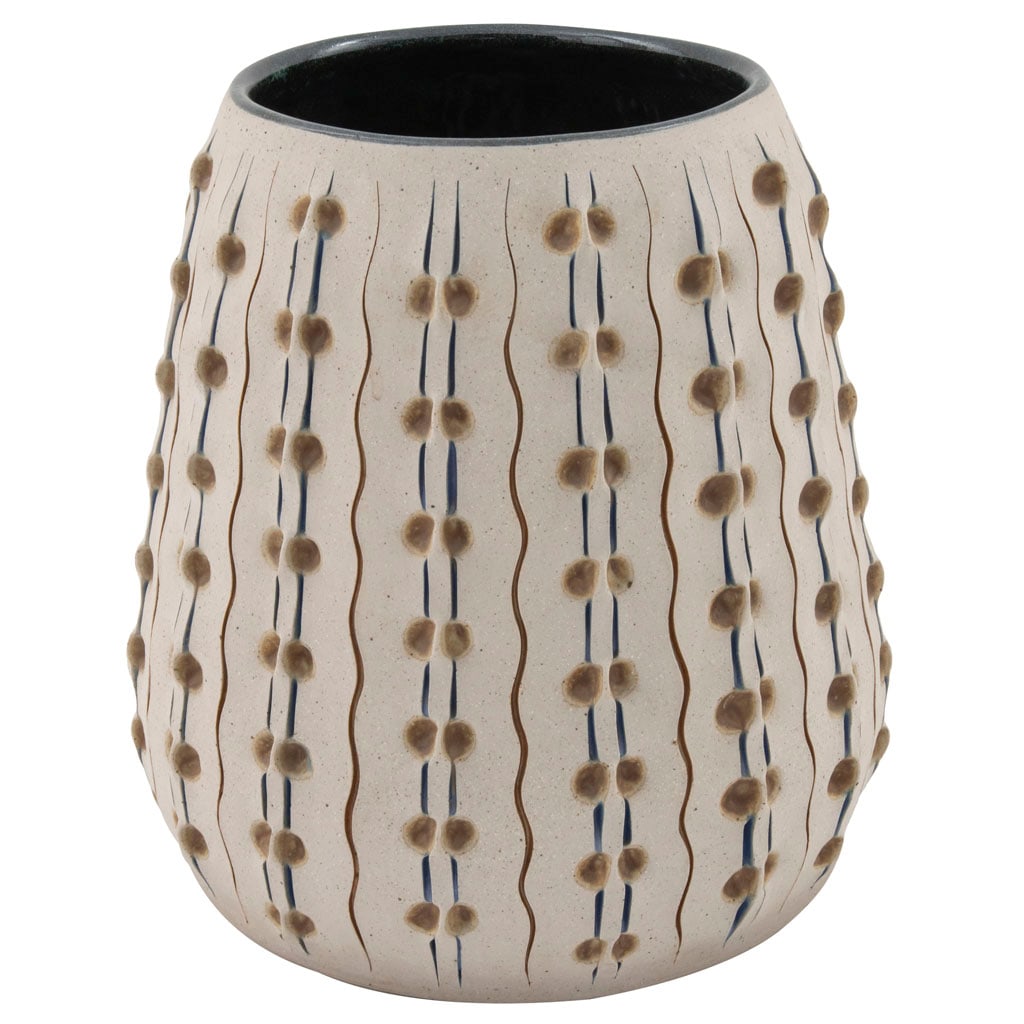 GUSTAVO PÉREZ. Sin título. Firmada y fechada 5-07-96 en la base. Cerámica a la alta temperatura.: GUSTAVO PÉREZ(Ciudad de México, 1950 - )Sin títuloFirmada y fechada 5-07-96 en la baseCerámica a la alta temperatura31.5 x 30 x 30 cm