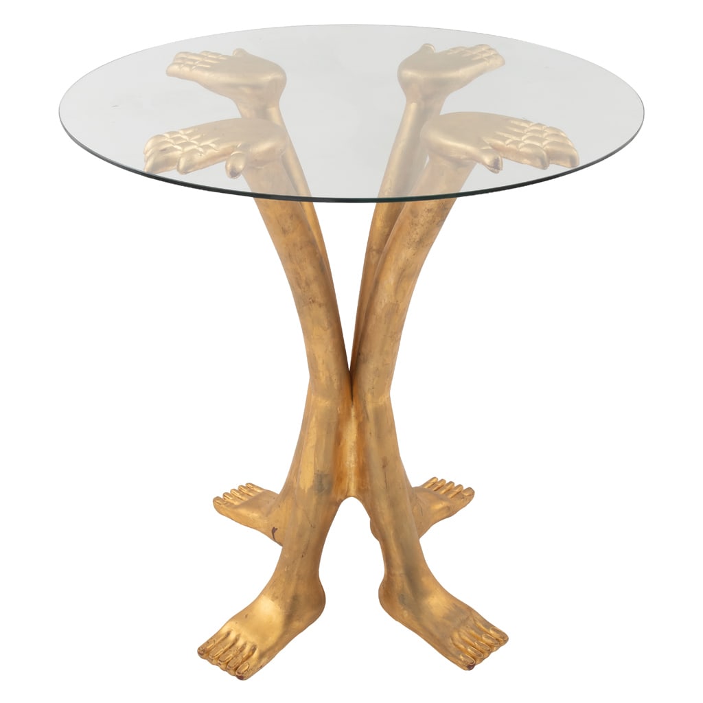 PEDRO FRIEDEBERG . Mesa cuatro manos, cuatro pies. Firmada en base. Talla de madera con hoja de: PEDRO FRIEDEBERG(Italia, 1936 - Ciudad de México, 2026) Mesa cuatro manos, cuatro pies, 2008 Firmada en la baseEscultura en talla de madera con hoja de oro y vidrio, pieza únicaCon certificado de au