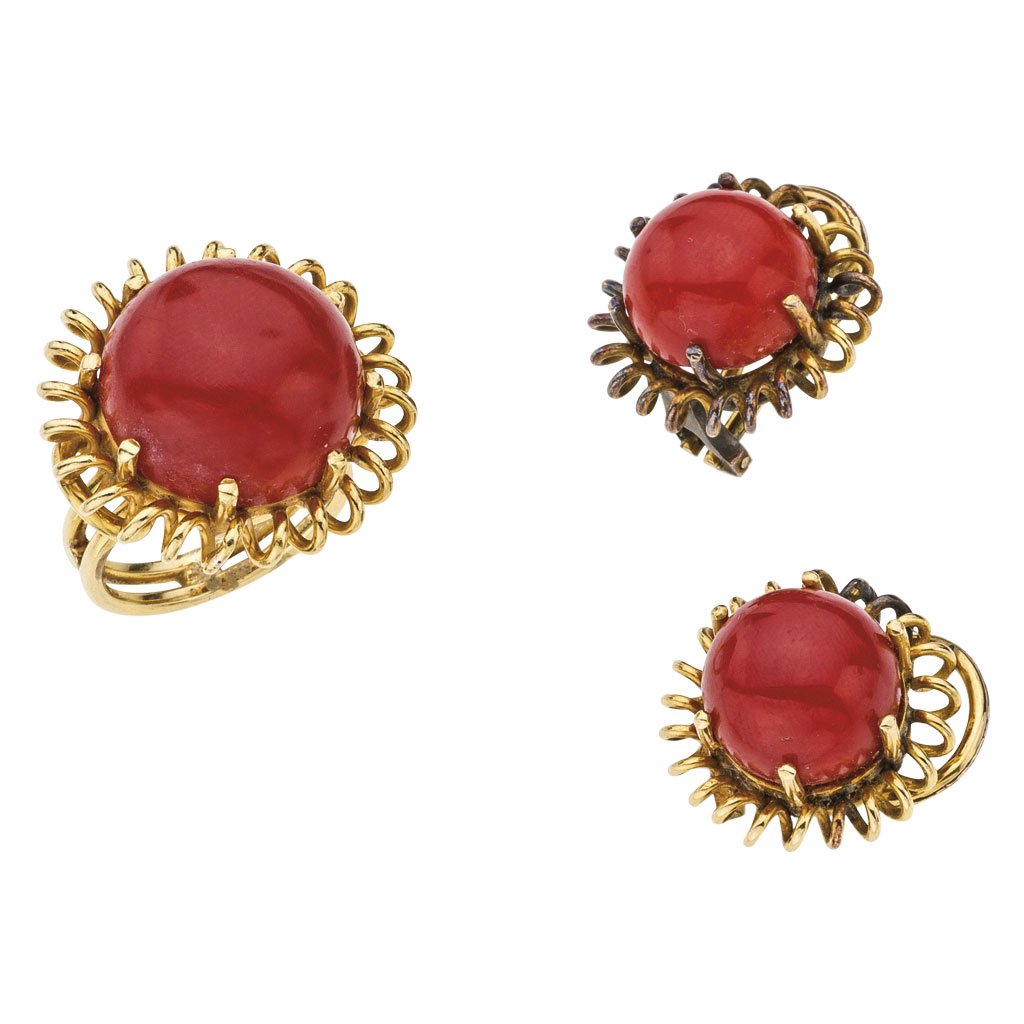 JUEGO DE ANILLO Y PAR DE ARETES CON CORAL ROJO EN ORO (1 of 1)