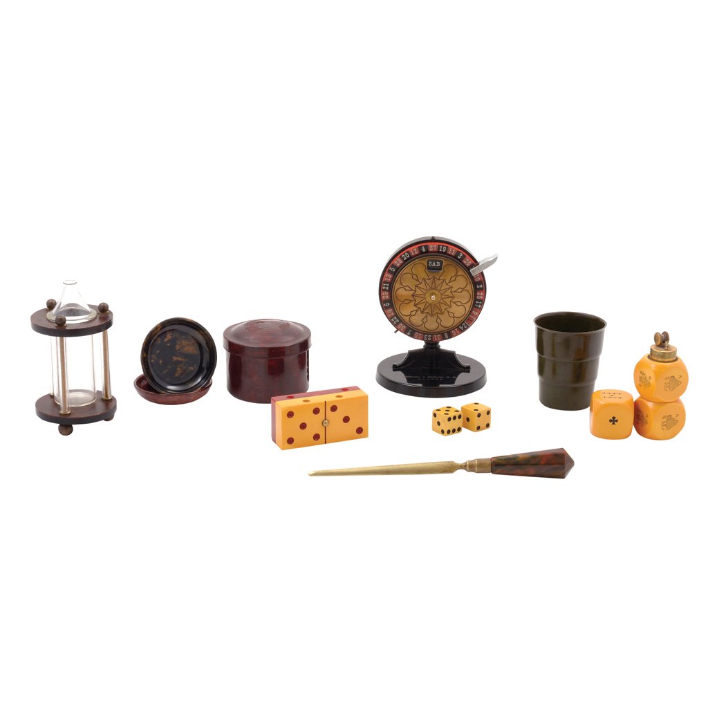 Collection of 9 different bakelite decorative objects.: Collection of 9 different bakelite decorative objects. 1930 s.