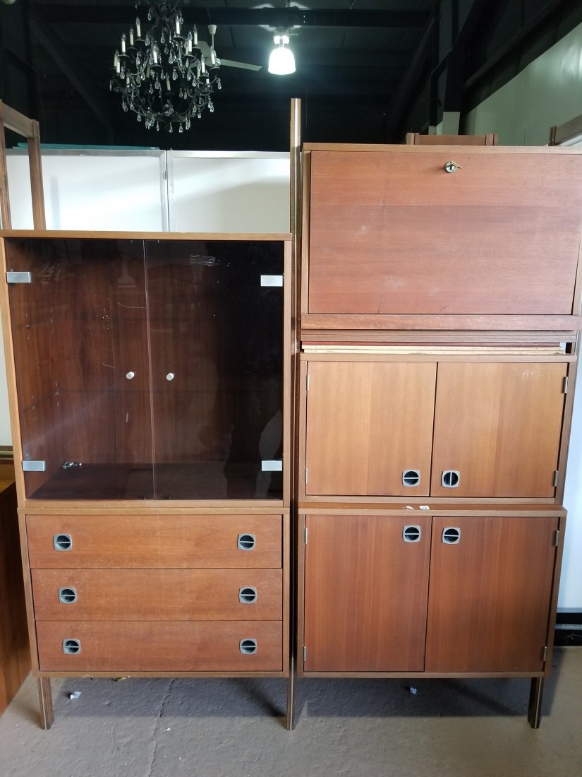 MCM Wall Unit: Multi section wall unit with adjustable pieces. In good condition.
