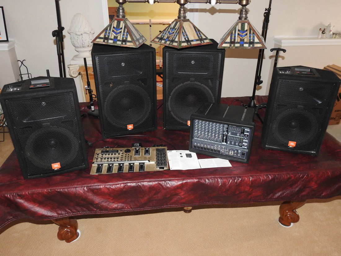 PROFESSIONAL GRADE AUDIO GROUP: JBL SPEAKERS,YAMAHA POWER MIXER, BOSS GT-X GUITAR MIXER,STANDS AND SOME ORIGINAL BOXES. IN GOOD CONDITION.