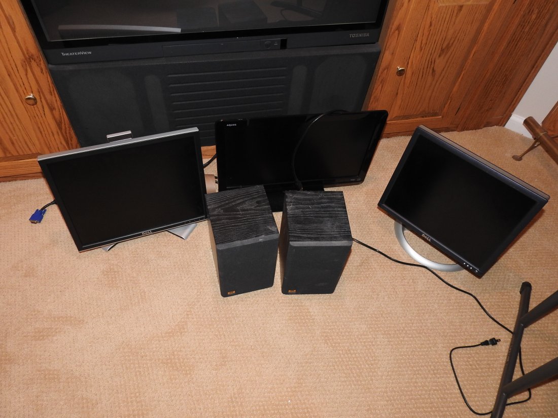 5 PC. ELECTRONICS GROUP: 3 MONITORS AND 2 SPEAKERS.