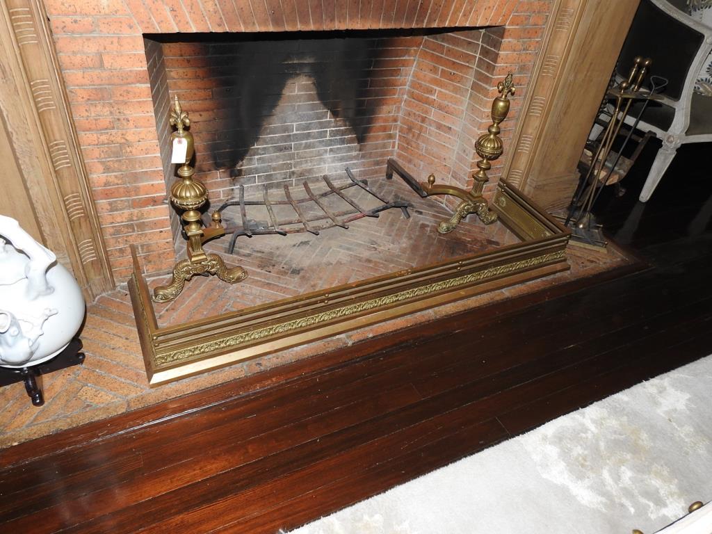 Georgian Style Fireplace Fender: Georgian style brass fireplace fender in good condition. Measurements are 7 1/2"x60"x17 1/2".