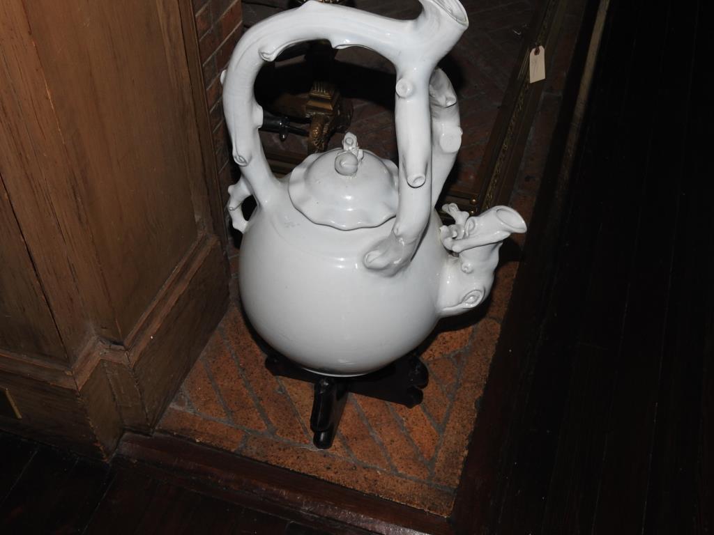 Blanc de Chine Porcelain Pot (1 of 6)