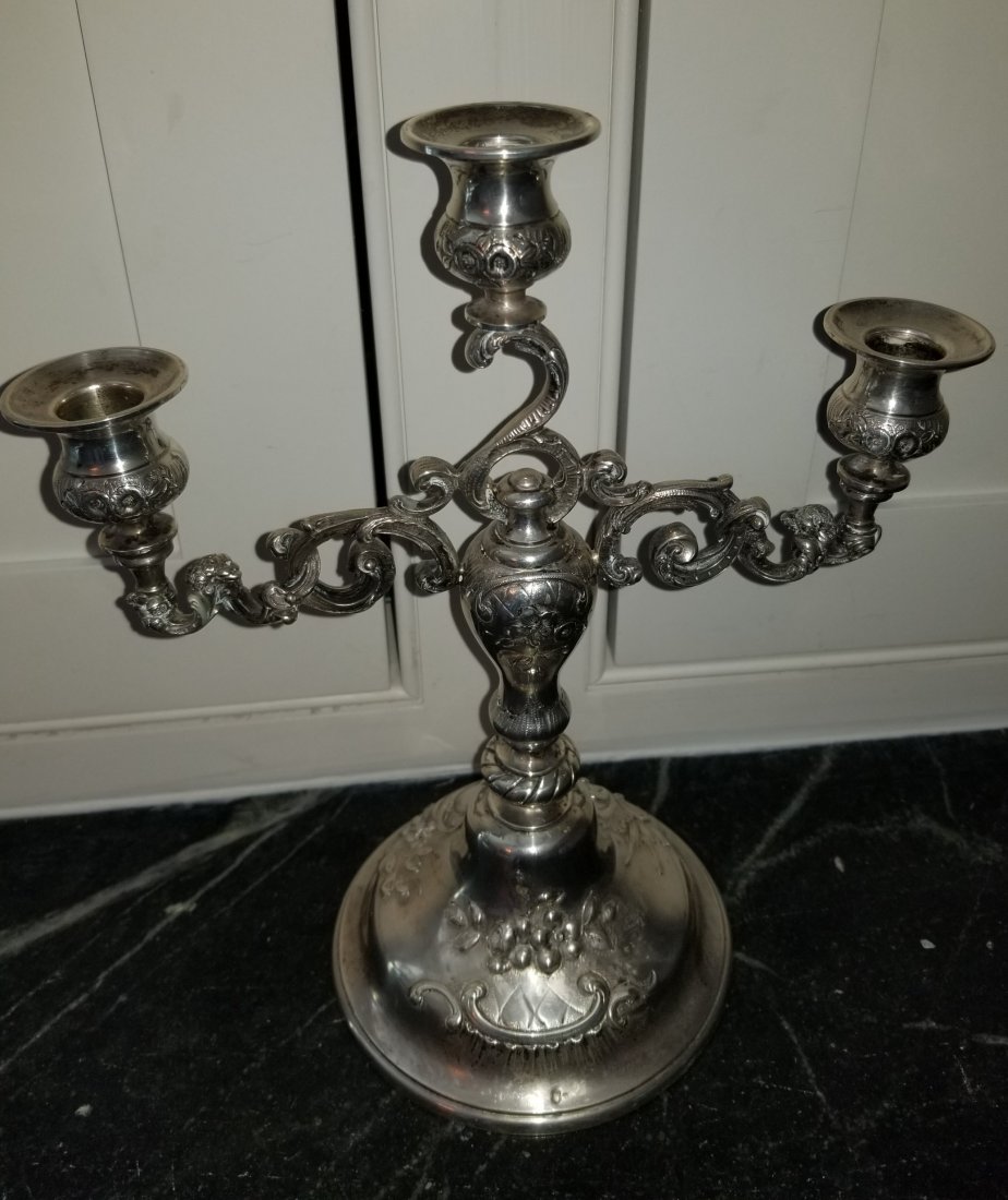 800 Silver Continental Three Arm Candelabra: 800 silver continental three arm candelabra in good condition. Candelabra is 13.6 toz.