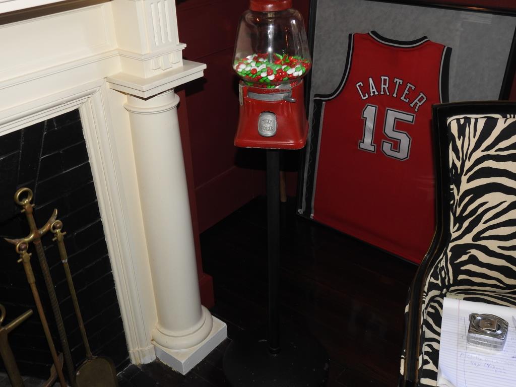 Vintage Gumball Machine (1 of 3)