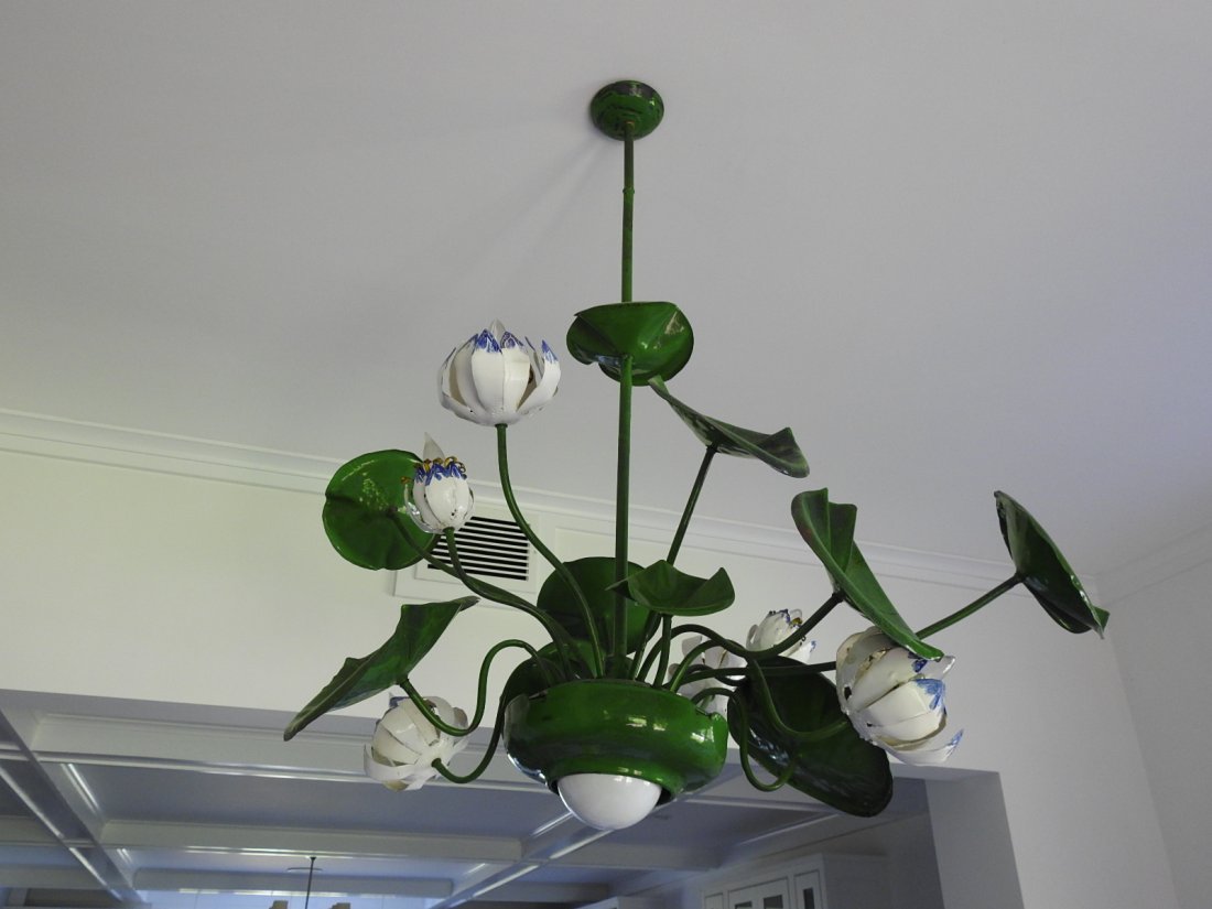 Fantasy Style Chandelier (1 of 3)