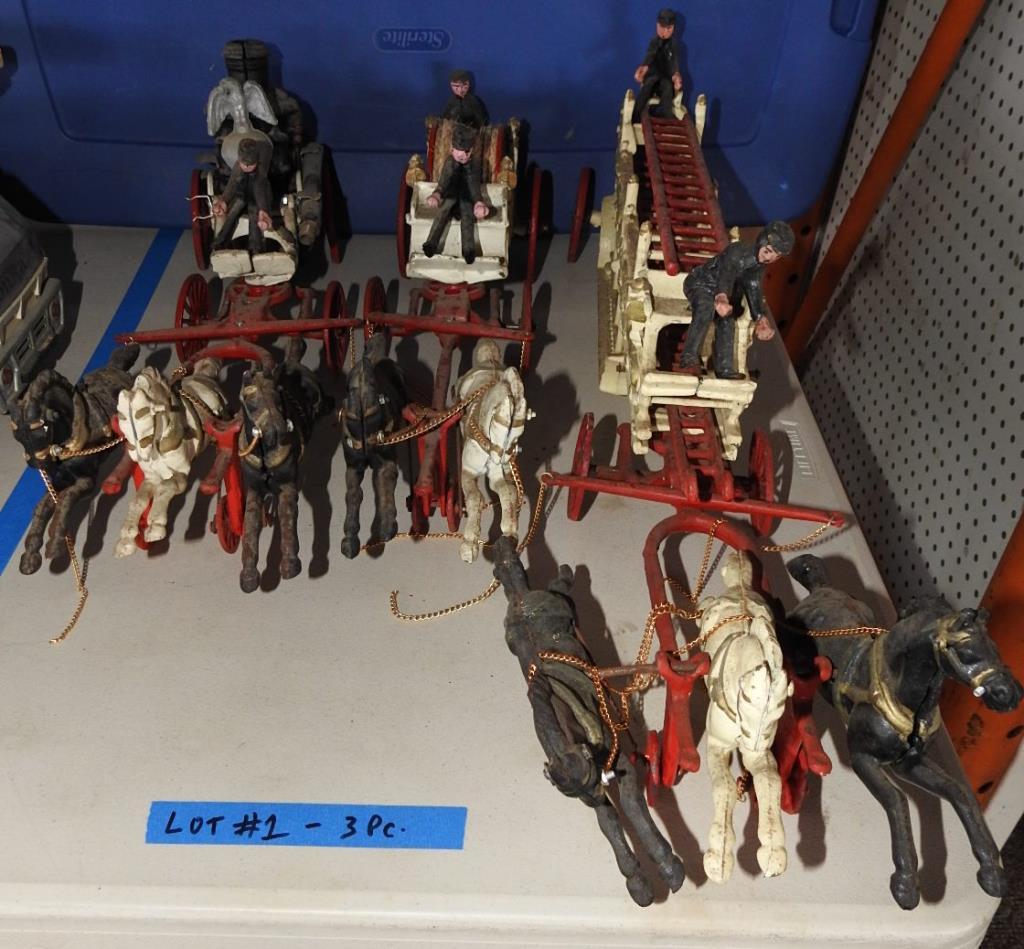 3 PC. FIRE TRUCK TOYS CAST IRON (1 of 7)