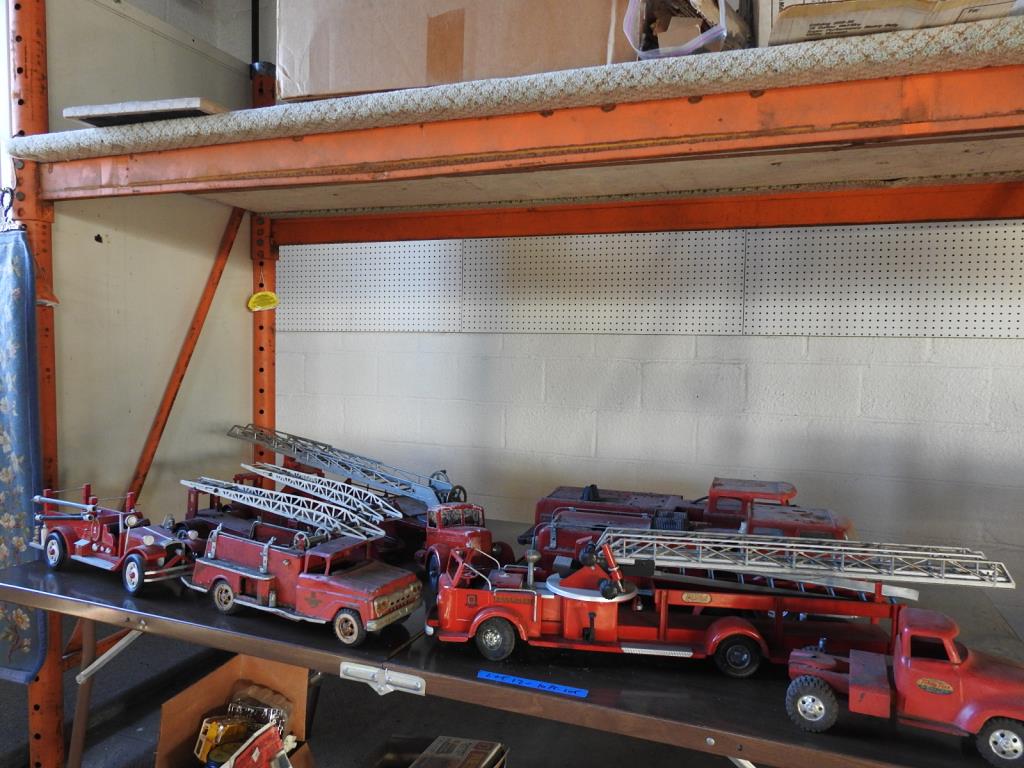 10 PC. FIRE TRUCK TOY LOT (1 of 7)