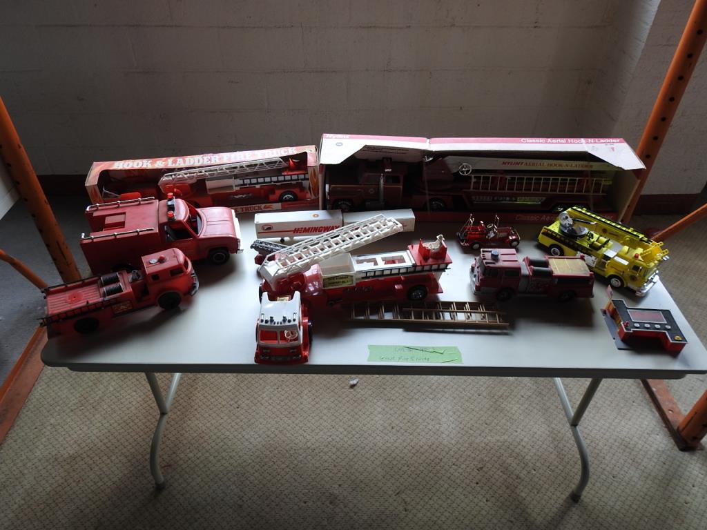 TABLE TOP GROUP FIRE TRUCKS (1 of 5)