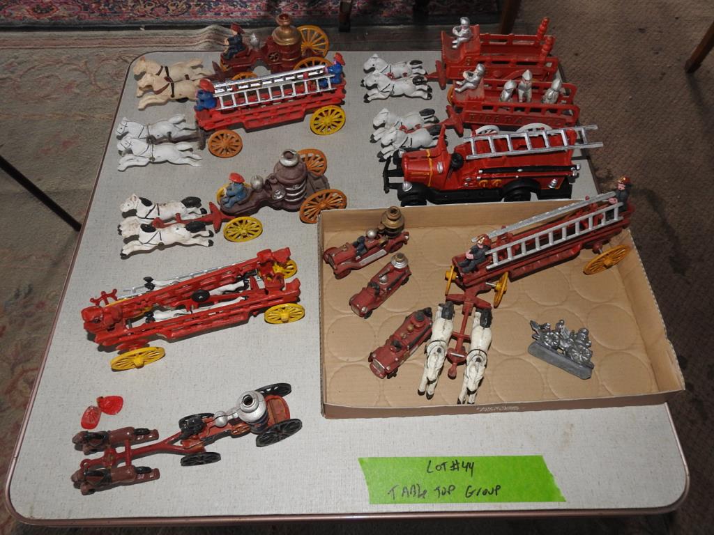 GROUP OF METAL FIRE ENGINE TOYS (1 of 5)