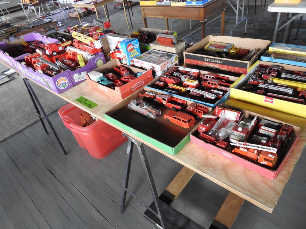 TABLE TOP VINTAGE TOY GROUP (1 of 5)