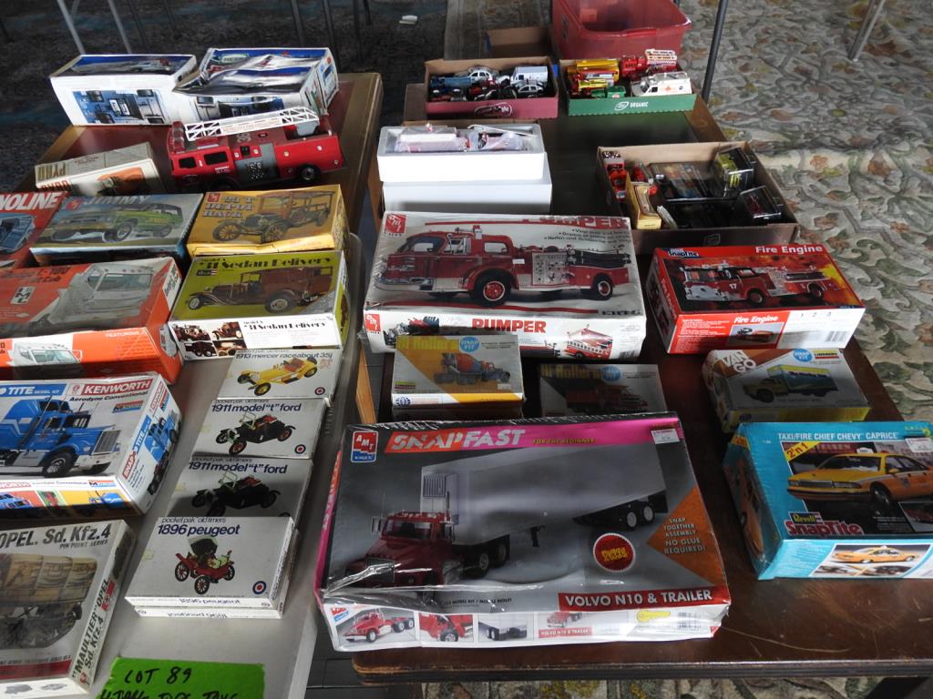 4 TABLE TOP TOY GROUP (1 of 5)