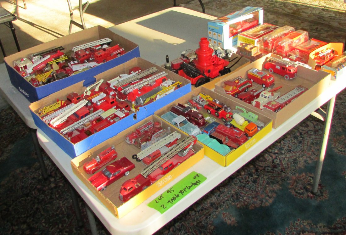 2 TABLE TOP VINTAGE TOY GROUP (1 of 1)