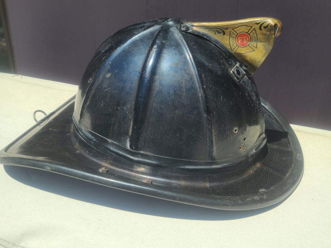FIRE HELMET BLACK BRASS FIRE INSIGNIA (1 of 4)