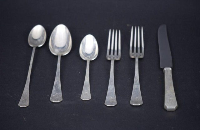 73 PC. SS Wallace Silversmith Flatware Set: 73 PC. Sterling Silver, Wallace Silversmith "Antique" Pattern Flatware Set, Monogrammed. 12-tablespoons, 8-teaspoons, 4-ice tea spoons, 8-dinner forks, 11 salad forks, 10-butter knives.69.19 TO. Also,
