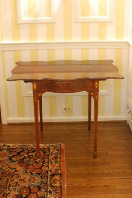 HANCOCK & MOORE FEDERAL STYLE PEMBROKE TABLE: Federal Style Drop Leaf Pembroke Table by Hancock & Moore Fine Furniture Co., mahogany with exotic wood inlays, one drawer with a lock, in good condition, 29-1/4" high x 23" wide x 27" deep, opens to