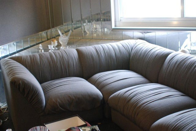 7PC. SWAM ORIGINALS SECTIONAL: Grey upholstery. In good "as found" condition.