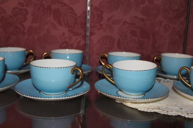 WEDGWOOD DINNERWARE LOT: In good condition.