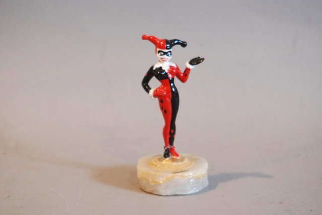 RON LEE "HARLEY QUINN" SCULPTURE: 5 1/4"h, numbered 233/2500. In good condition.