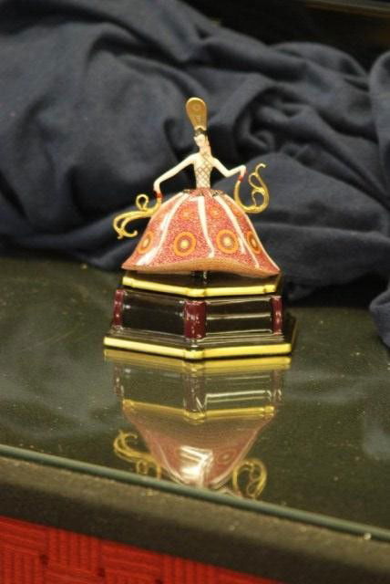 ERTE WIND UP BALLERINA STAUE: Two part, 5" H X 4" W X 2 1/2" D. In good condition.