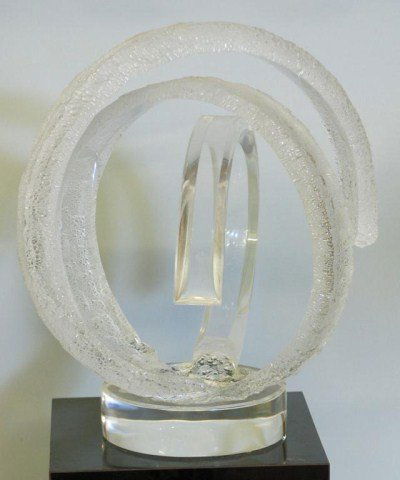 MID CENTURY MODERN "VAN TEAL" LUCITE SCULPTURE: Free form design circular Sculpture, signed Van Teal on base, 22 3/4"H X 19 3/4"W X 19"D. In good condition.