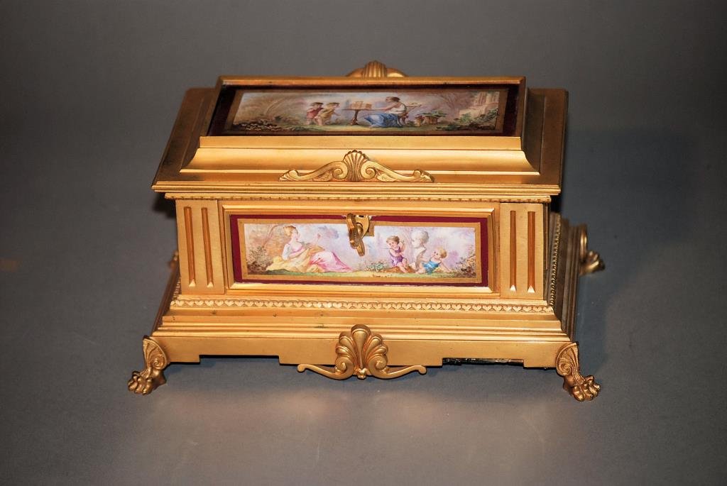 French Bronze & Porcelain Jewelry Casket: French Bronze & Porcelain Jewelry Casket. Bronze with classical style porcelain plaque inserts, burgundy velvet interior liner (some of the liner is loose). In good condition.5 1/2"H X 10"W X 6 1/2"D.