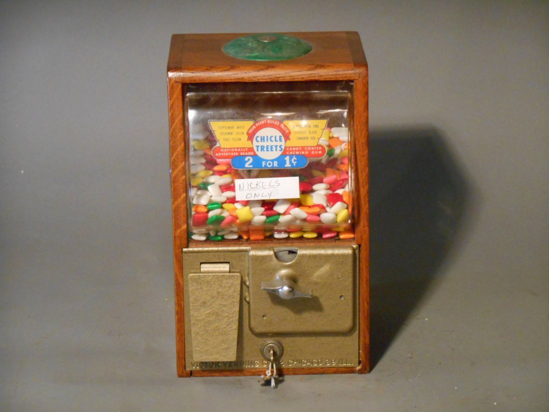 Victor Gum Machine: Vintage 1951 Victor Vending Corp. Baby Grand Deluxe 11 ¼” x 6 ¾” x 4 ½” “Chicle Treats” one cent gum machine with key.