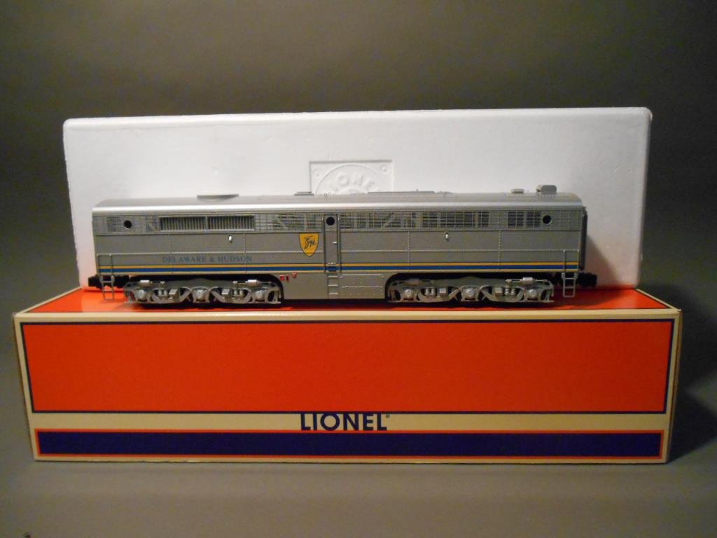 Lionel D&H Diesel B Unit: Lionel modern era O gauge #14586 Delaware & Hudson Alco PB diesel b unit. Comes with its original box.