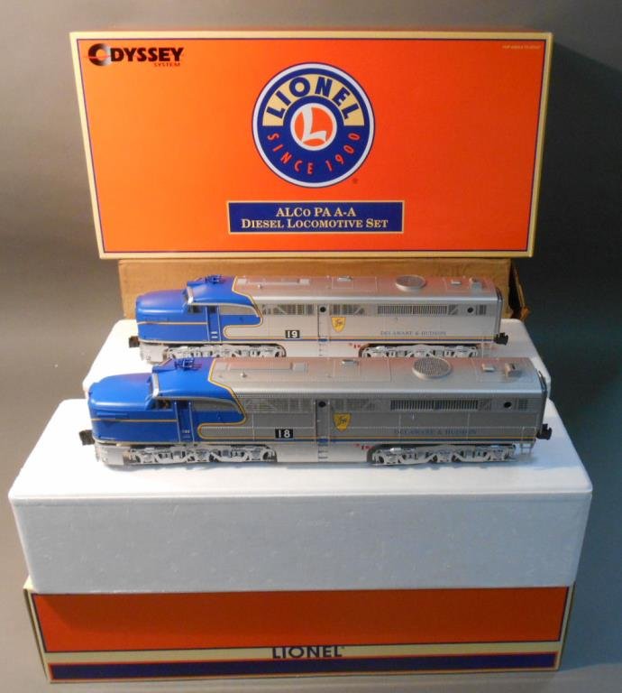 Lionel D&H Alco Units: Lionel modern era O gauge #14574 Delaware & Hudson Alco PA AA diesel locomotive set includes: #14575 powered unit & #14576 non-powered unit. Comes with its original box.