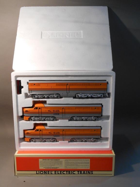 Lionel D. & R.G. Units: Lionel modern era O gauge #18107 Denver & Rio Grande PA-1 A-B-A diesel engine set. Comes with its original box.