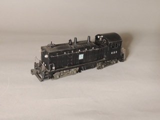 Lionel A.T. & S.F. Switcher: Lionel postwar O gauge #623 A.T. & S.F. NW-2 diesel switcher.