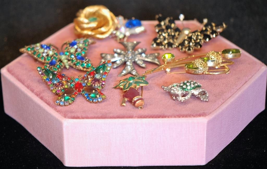 Lot of 9 Assorted Costume Jewelry Ladies Pins (1 of 9)