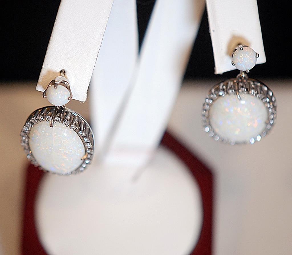 Pair of Vintage 14K Ladies Pierced Earrings (1 of 3)