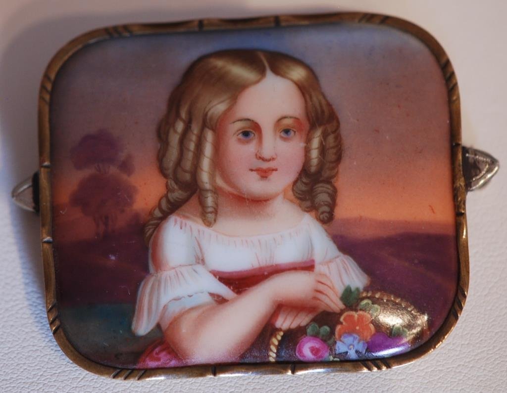 Late 19th Century Porcelain Ladies' Pin (1 of 2)