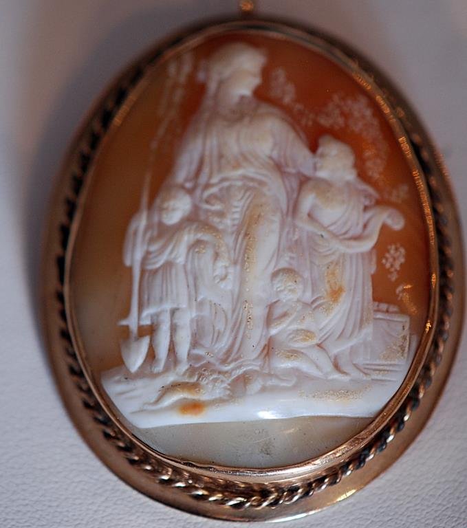 Antique Ladies' Pin/Pendant (1 of 2)