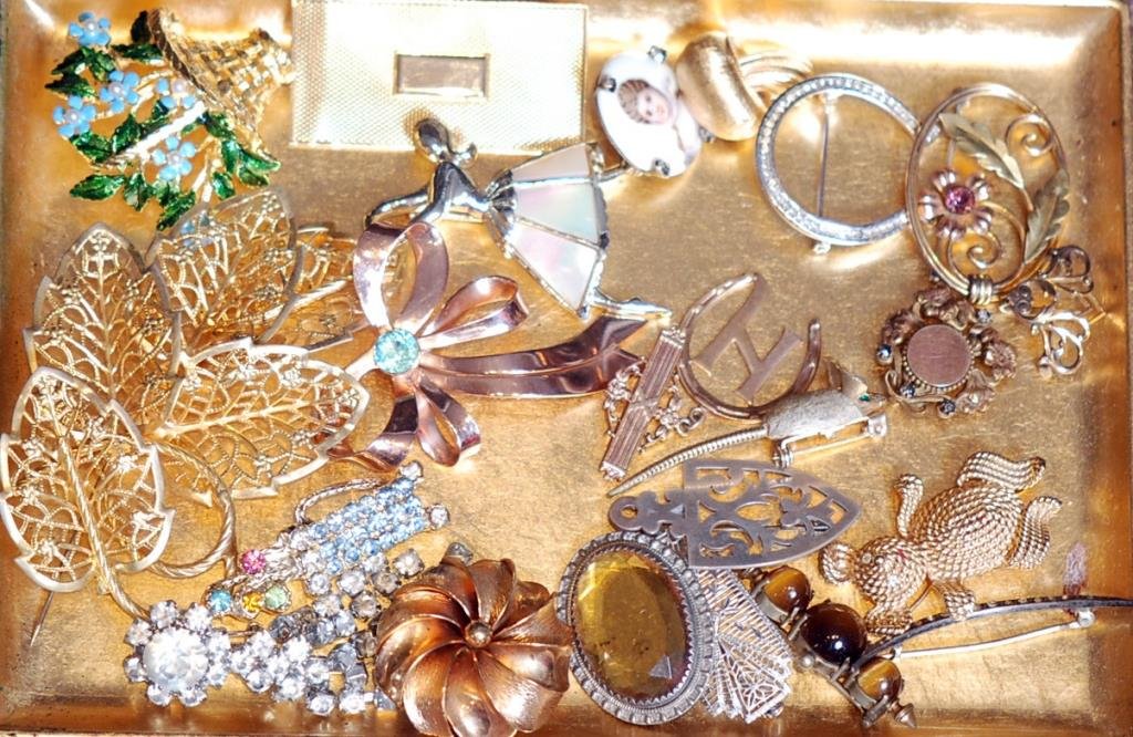 Lot of 22 Assorted Vintage Ladies' Pins (1 of 2)