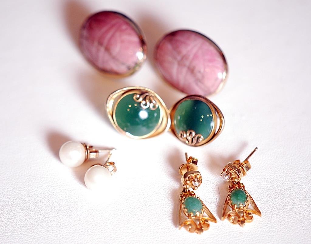 Lot of 4 Pairs of Assorted Ladies' Earrings (1 of 2)