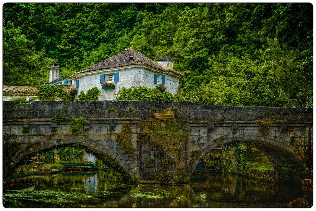 " House On the Bridge ", Harvey Hellering (1 of 1)