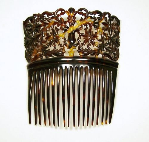 ANTIQUE TORTOISE SHELL HAIR COMB MANTILLA PEINETA: this hair comb measures 4 3/4 inches long by 4 inches wide, weights 23.2 grams, unmarked tested as tortoise shell, in good condition with an invisible repair